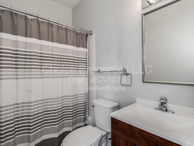 Building Photo - 224 N Poplar St