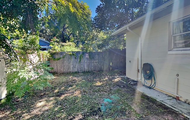 Building Photo - 1215 Lake Highland Dr