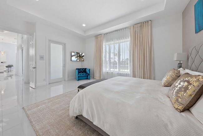 Building Photo - 8988 Lakes Blvd