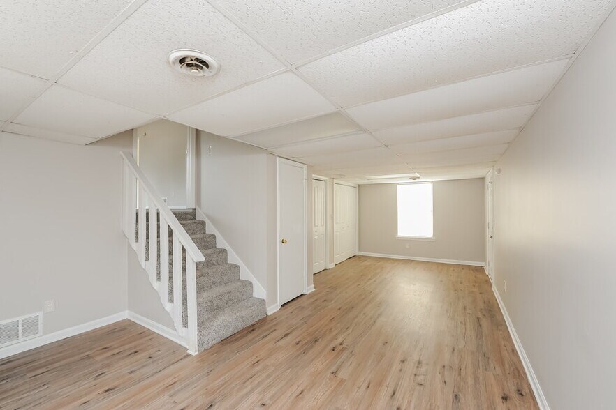 Building Photo - 2687 Del Ridge Dr