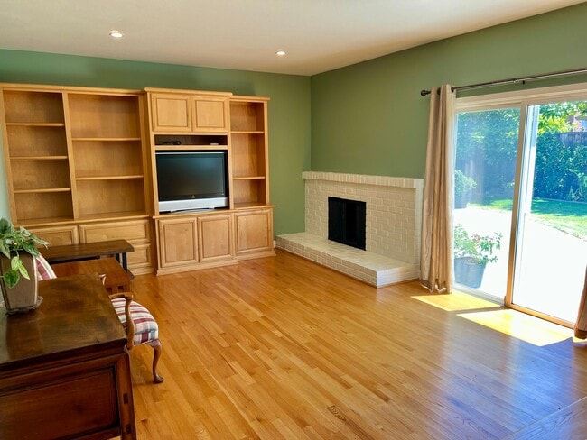 Building Photo - Largest of the very popular Kay floor plan...