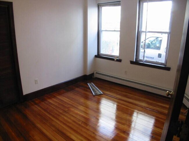 Building Photo - 3.0 bedroom in Cambridge Massachusetts 02139