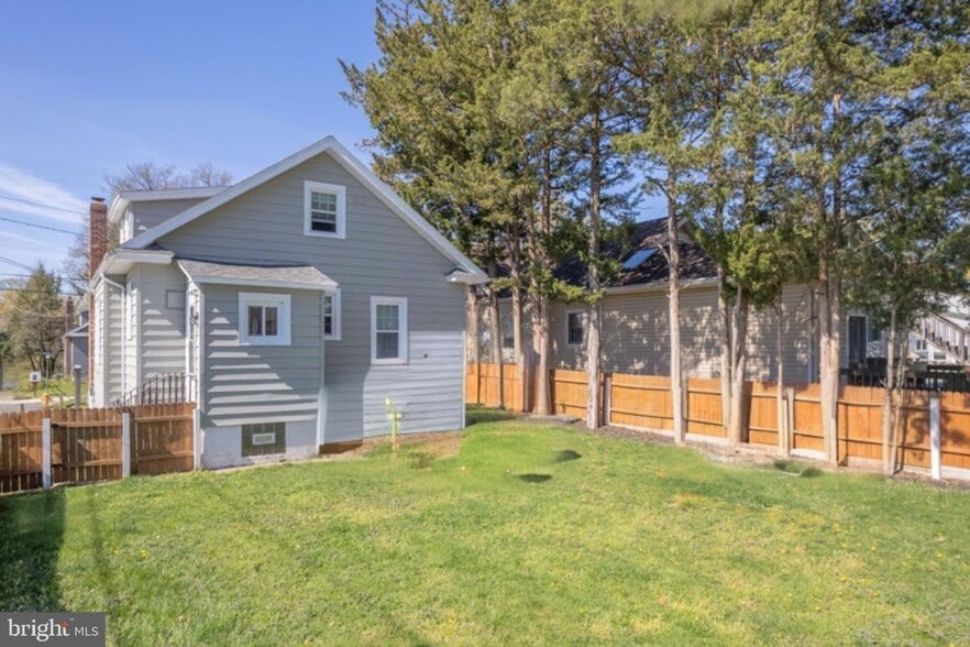 Building Photo - 57 Ridgeway Ave