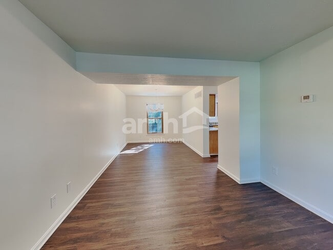 Building Photo - 1406 R J Ln