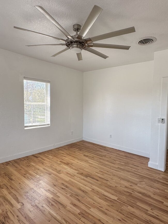 Building Photo - Charming 2-Bed, 1-Bath Duplex Near MSU and Downtown