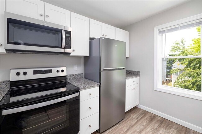 Building Photo - 121 Tell St