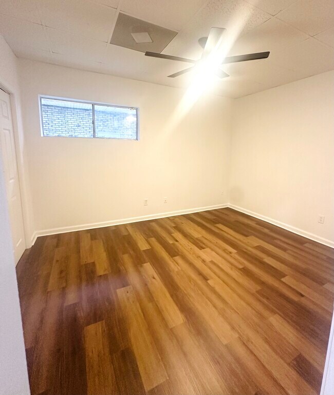 Building Photo - Jean Lafitte