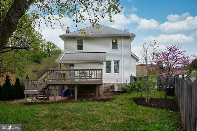 Building Photo - 201 Kenwood Ave