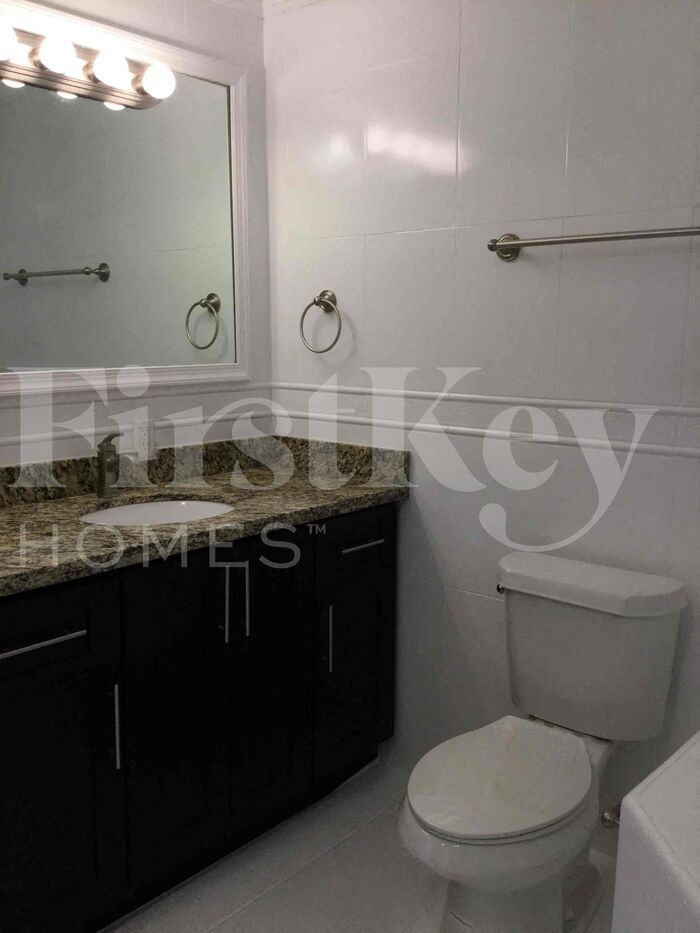 Building Photo - 7131 NW 46th Ct