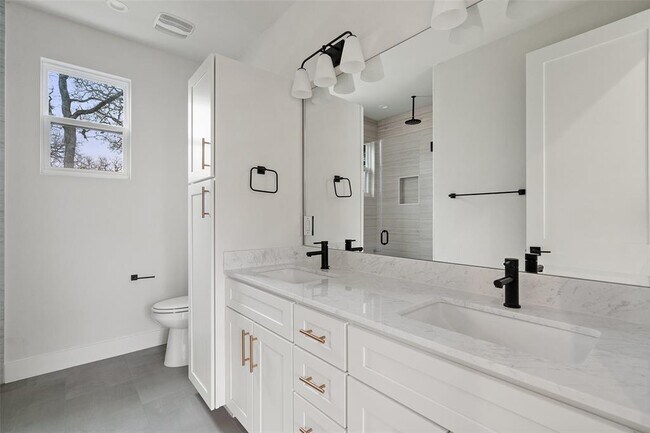 Building Photo - 2709 Bristol Dr