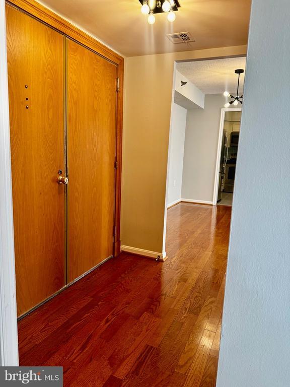 Building Photo - 1301 N Courthouse Rd