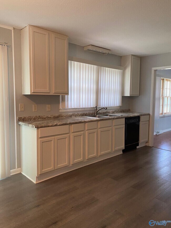 Building Photo - 1010 Council St