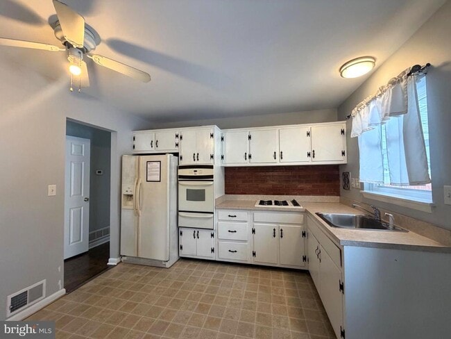 Building Photo - 5934 Central Ave