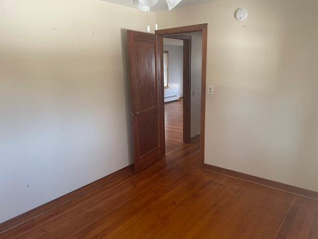 Building Photo - 207 NW Frank Ave