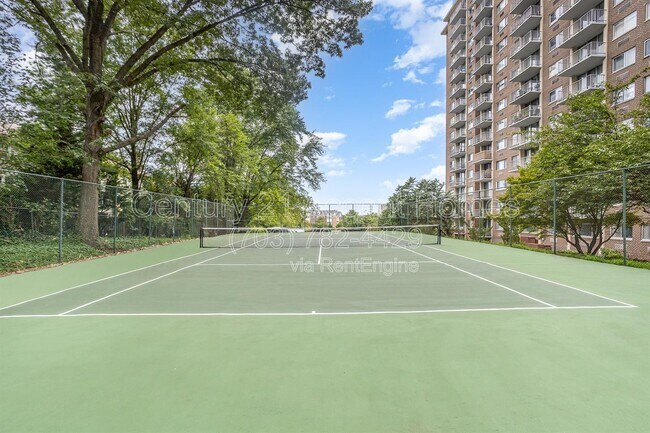 Building Photo - 2059 Huntington Ave