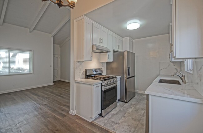 Building Photo - Remodeled & Incredibly Charming, 1BR1BA No...
