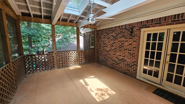 Building Photo - 2858 Livsey Dr