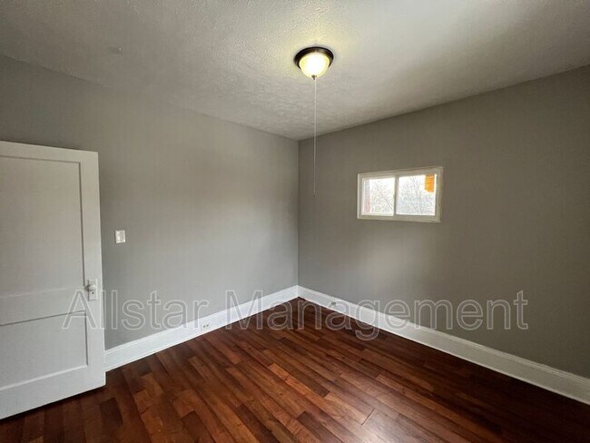 Building Photo - 3628 E 142nd St