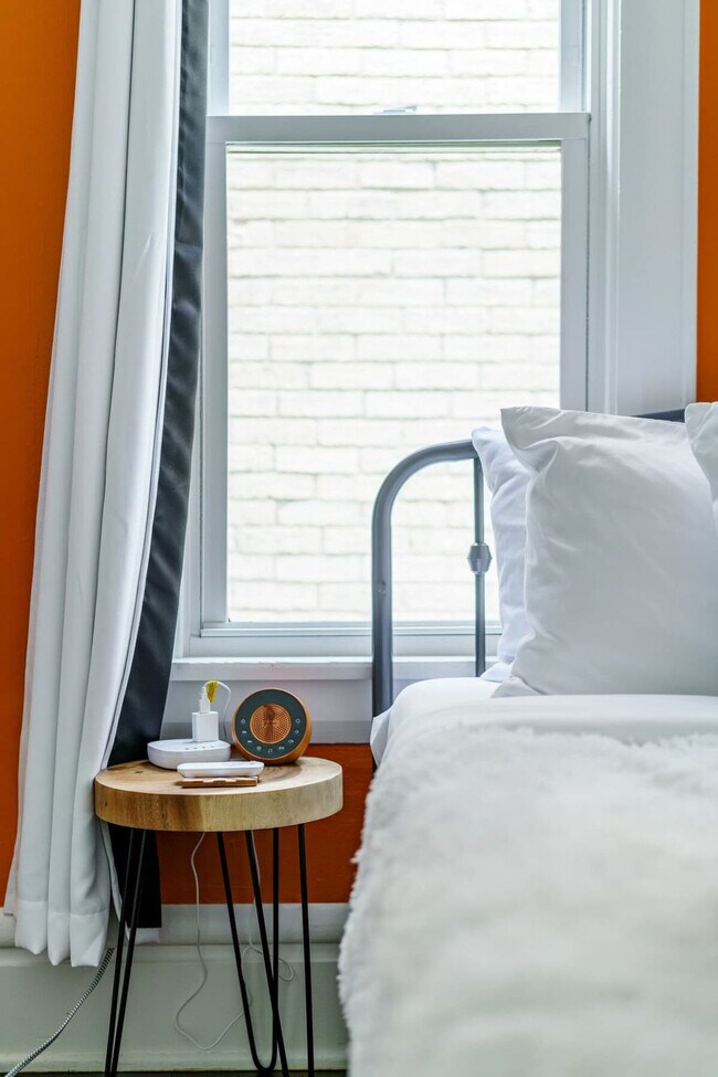 Building Photo - 33 Lundy St