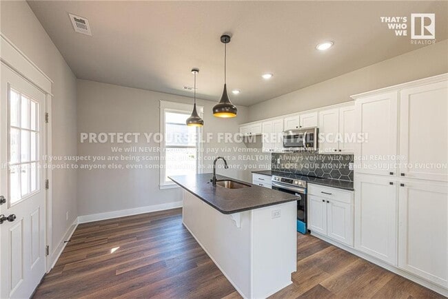 Building Photo - 1039 S Laramie Hts