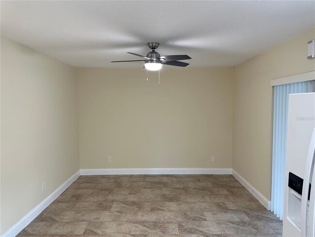 Building Photo - 210 Foxwood Dr