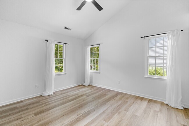 Building Photo - 6649 Speight Cir