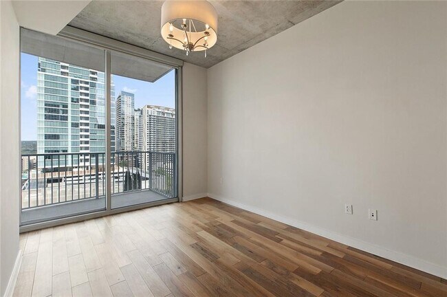 Building Photo - 360 Nueces St