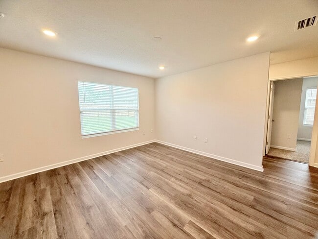 Building Photo - Modern 3-Bedroom Home in Bridlewood