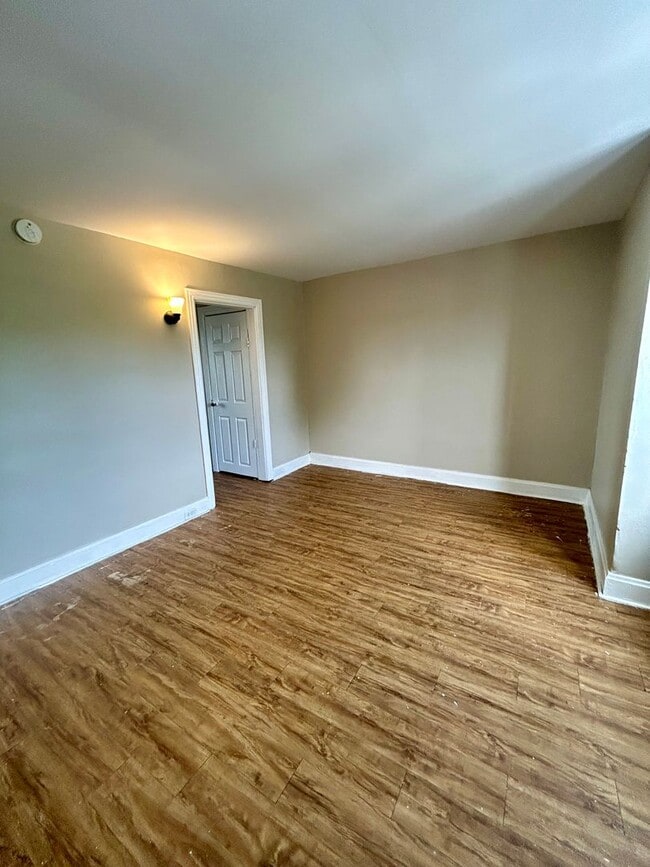Building Photo - 5-bedroom Allison hill.