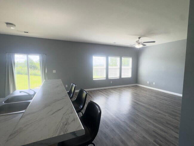 Building Photo - 234 Highland View Dr