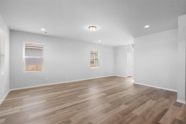 Building Photo - 453 Gaida Loop