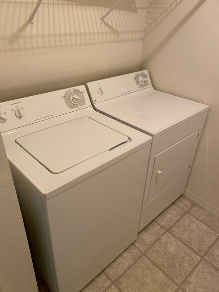 Building Photo - 5455 Vineland Rd