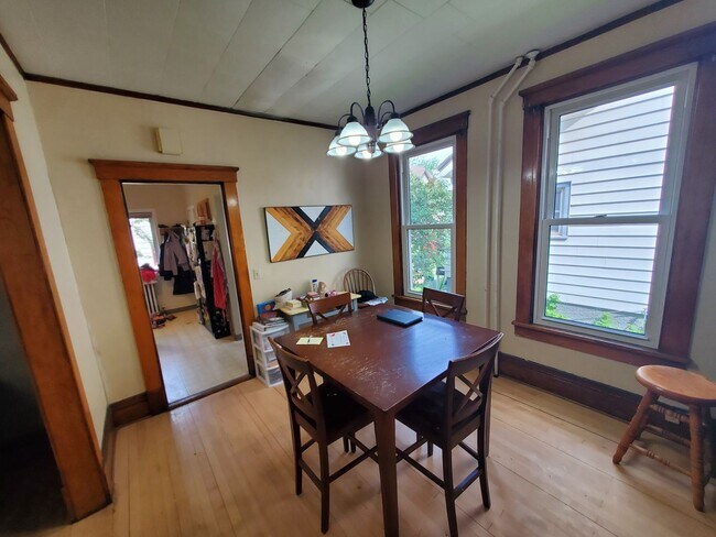 Building Photo - AVAILABLE May 2026 - Wonderful 4 Bedroom House - 2 Car Garage