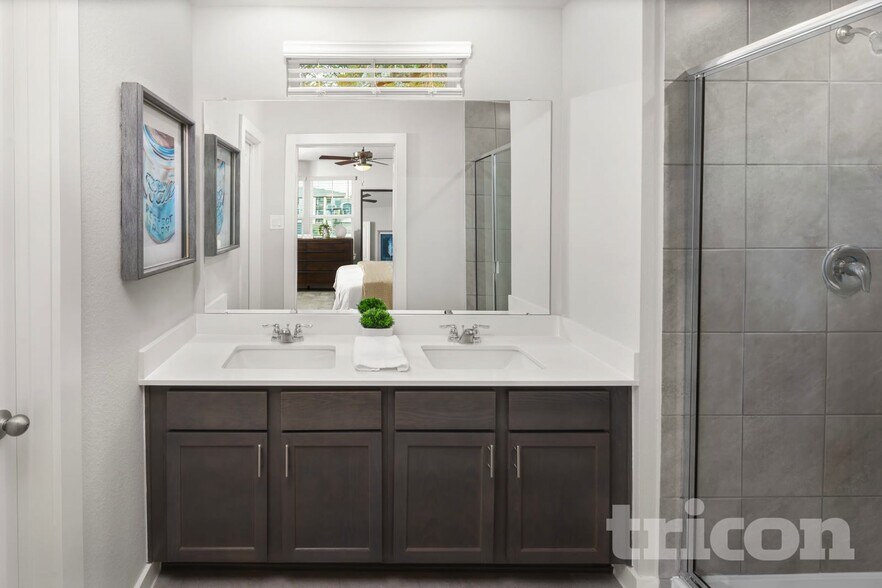 Building Photo - 9835 Willow Creek Commerce Dr