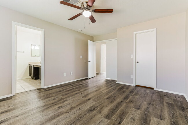 Building Photo - 8746 W McLellan Rd