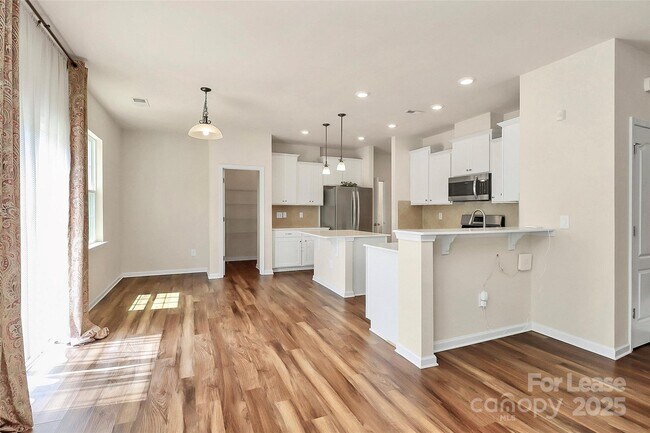 Building Photo - 16027 Harbor Hill Dr