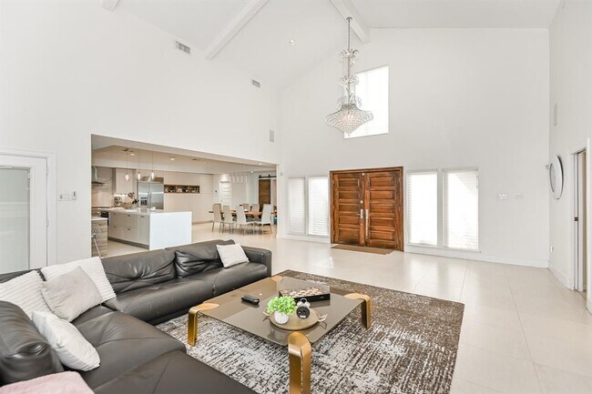 Building Photo - 8911 Birdwood Ct