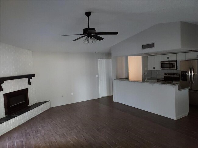 Building Photo - 2001 Groveland Rd