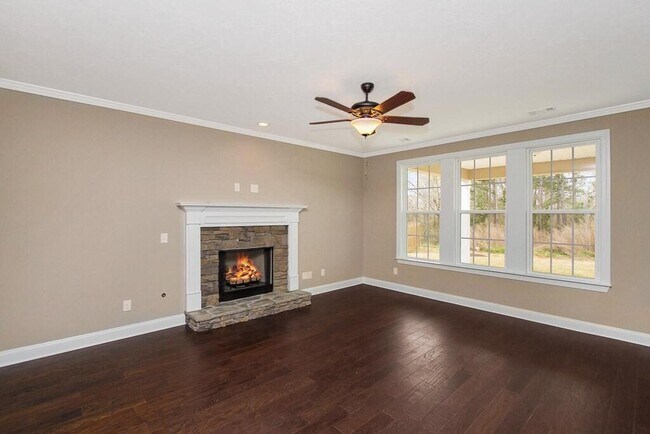 Building Photo - 1715 Davenport Dr