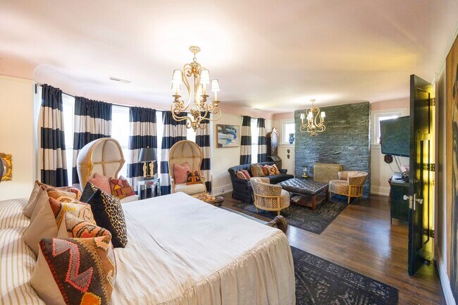Building Photo - Historic Beauty: 3BR Near Downtown Detroit & | Henry Ford