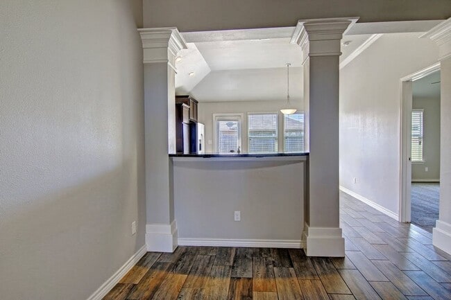 Building Photo - 3021 Cantabria St