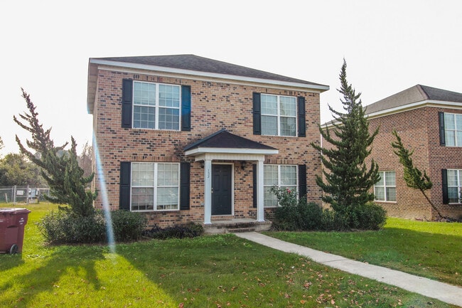 Primary Photo - 152 Herschel Dr