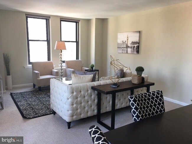 Building Photo - 135 S 19th St