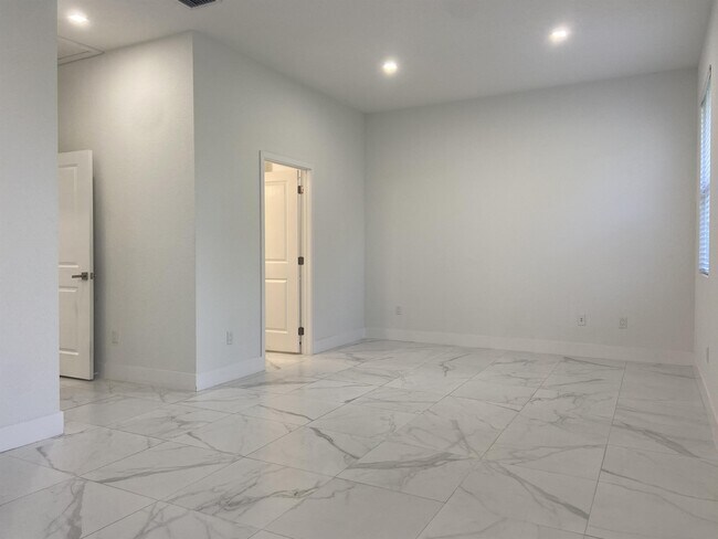 Building Photo - 359 Bella Sol Way