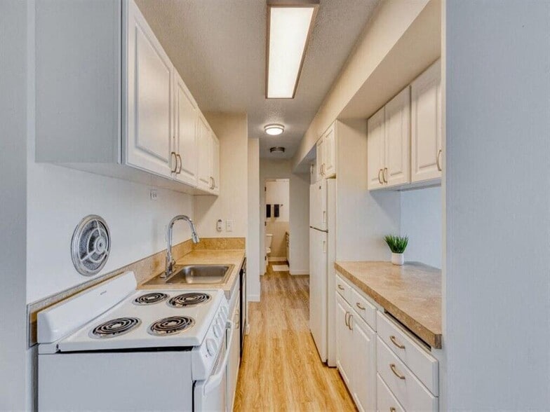 Primary Photo - Irvington Apartments