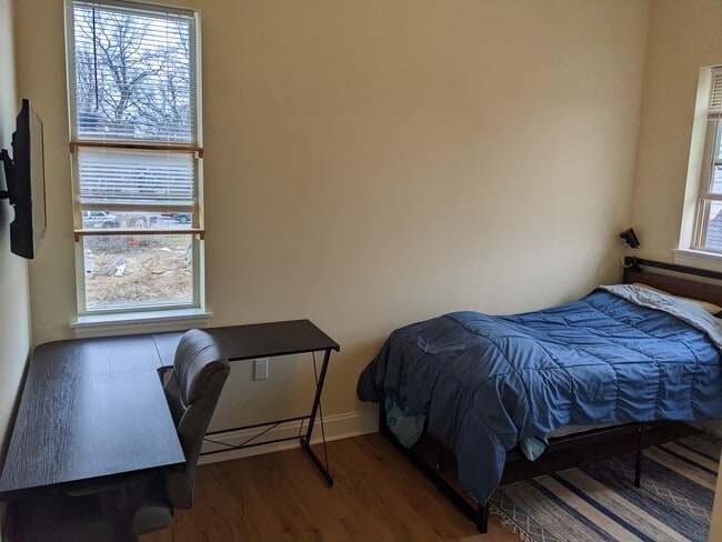 Third Bedroom / Office - 225 W Pastorius St