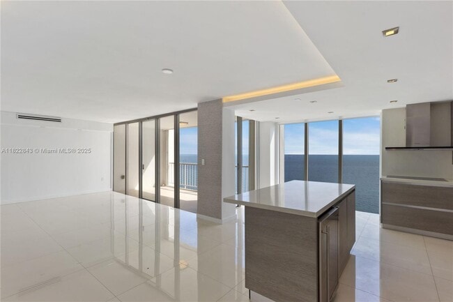 Building Photo - 881 Ocean Dr