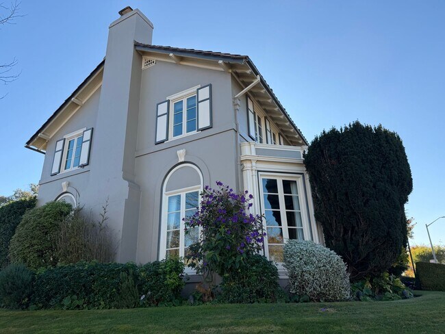 Building Photo - Elegant St. Francis Wood Residence - Available Furnished or Unfurnished