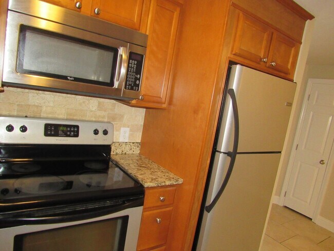 Building Photo - Londonderry 3 Bedroom Available NOW for Rent!