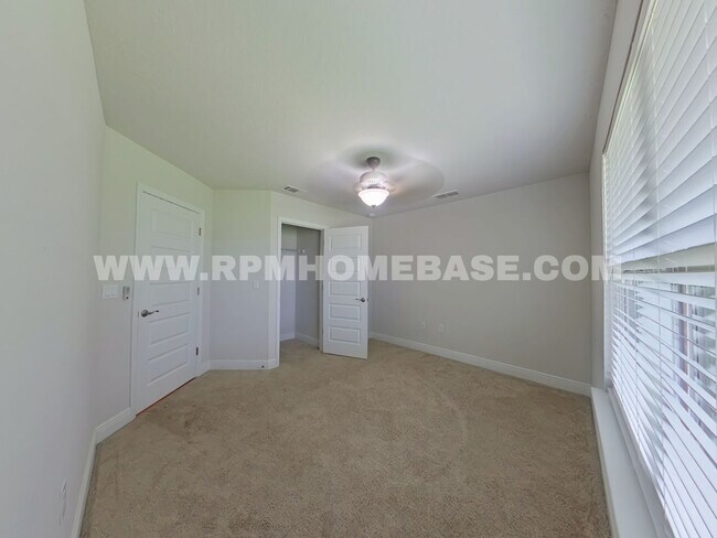 Building Photo - 5820 Crestlake Dr